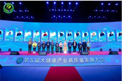 贯彻落实两会精神 访新时代国医名师---唐文琼