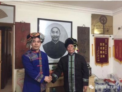 贯彻落实两会精神 访新时代国医名师---潘宝建